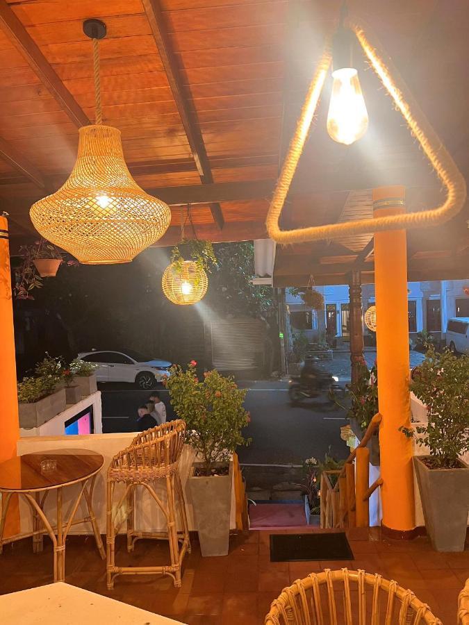 Hummus Hostel Hikkaduwa Exterior photo