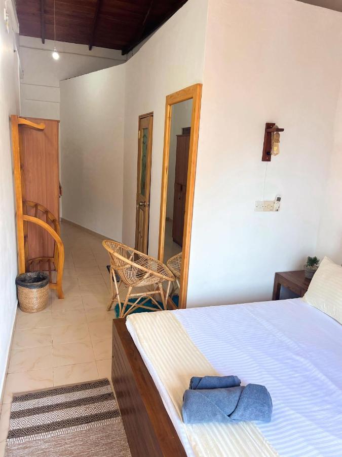 Hummus Hostel Hikkaduwa Exterior photo