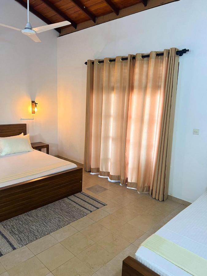 Hummus Hostel Hikkaduwa Exterior photo