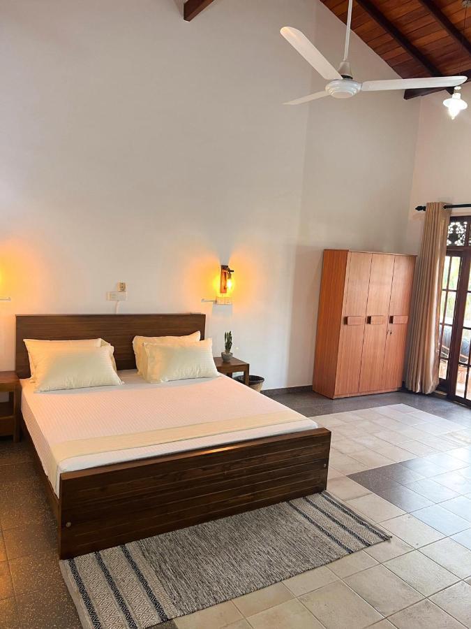 Hummus Hostel Hikkaduwa Exterior photo