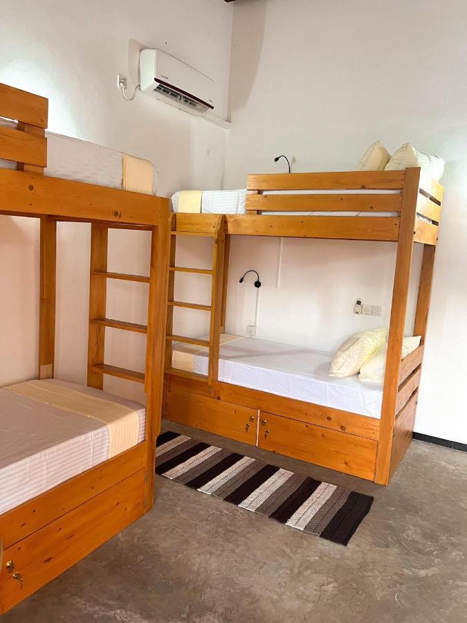 Hummus Hostel Hikkaduwa Exterior photo