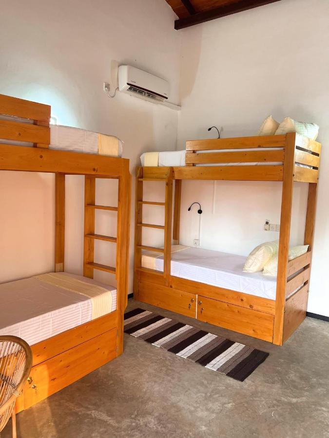Hummus Hostel Hikkaduwa Exterior photo