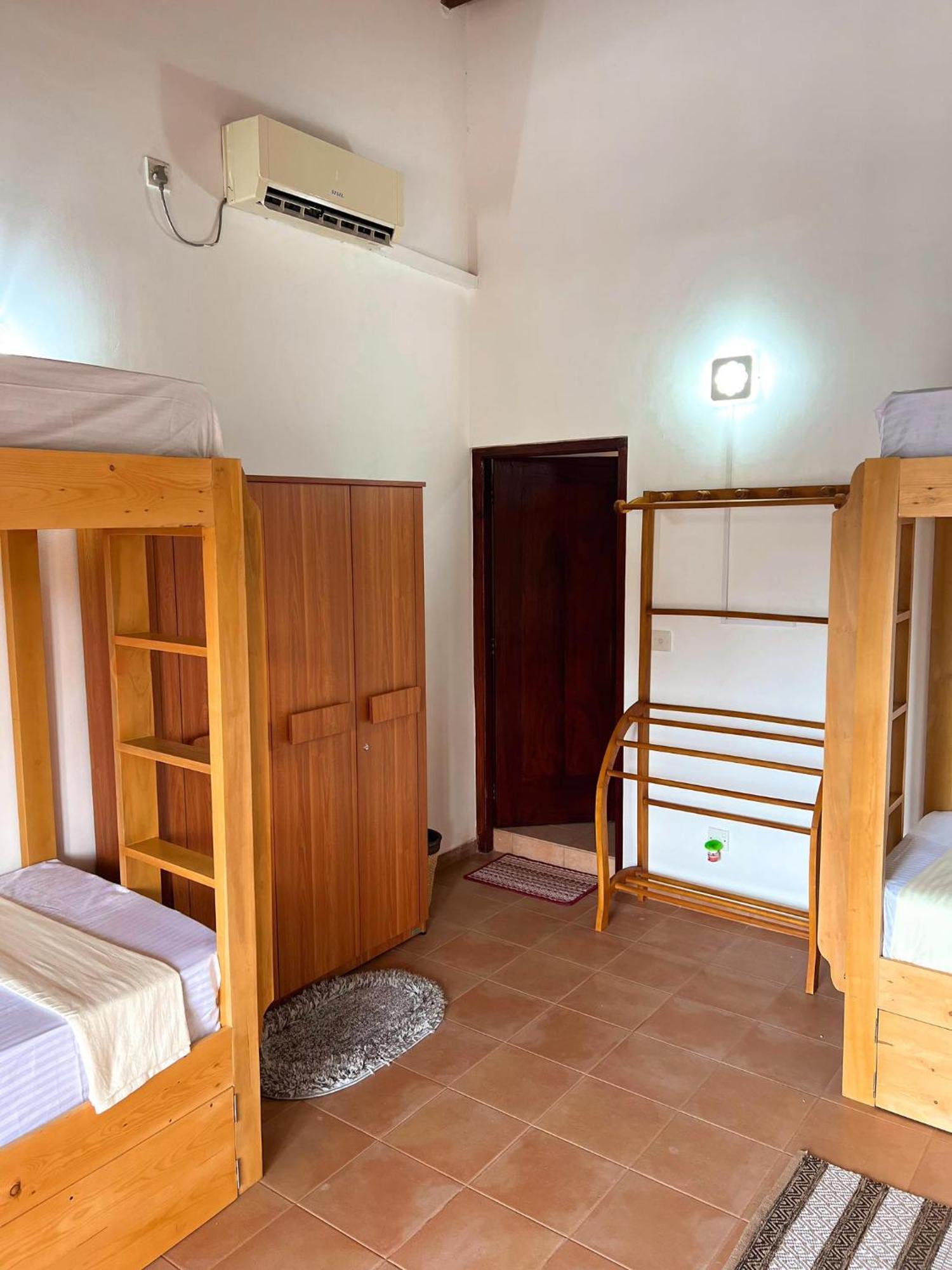 Hummus Hostel Hikkaduwa Exterior photo