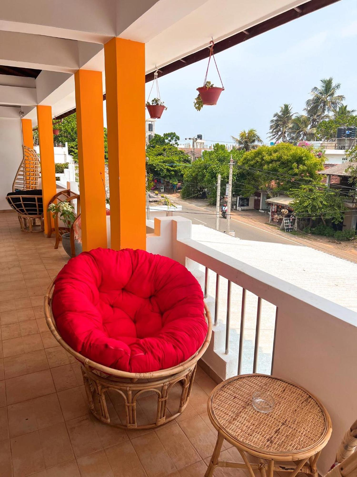 Hummus Hostel Hikkaduwa Exterior photo