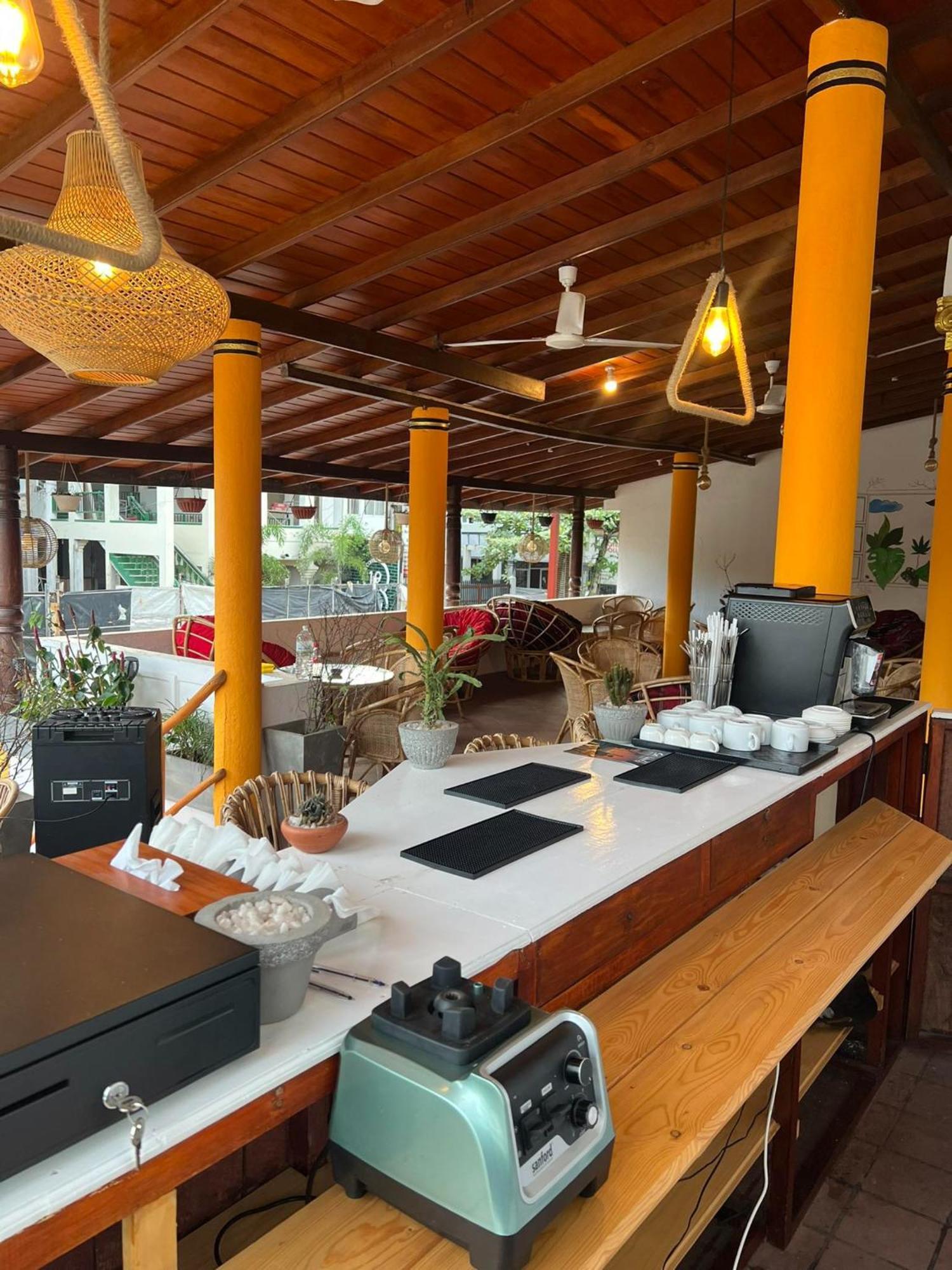Hummus Hostel Hikkaduwa Exterior photo