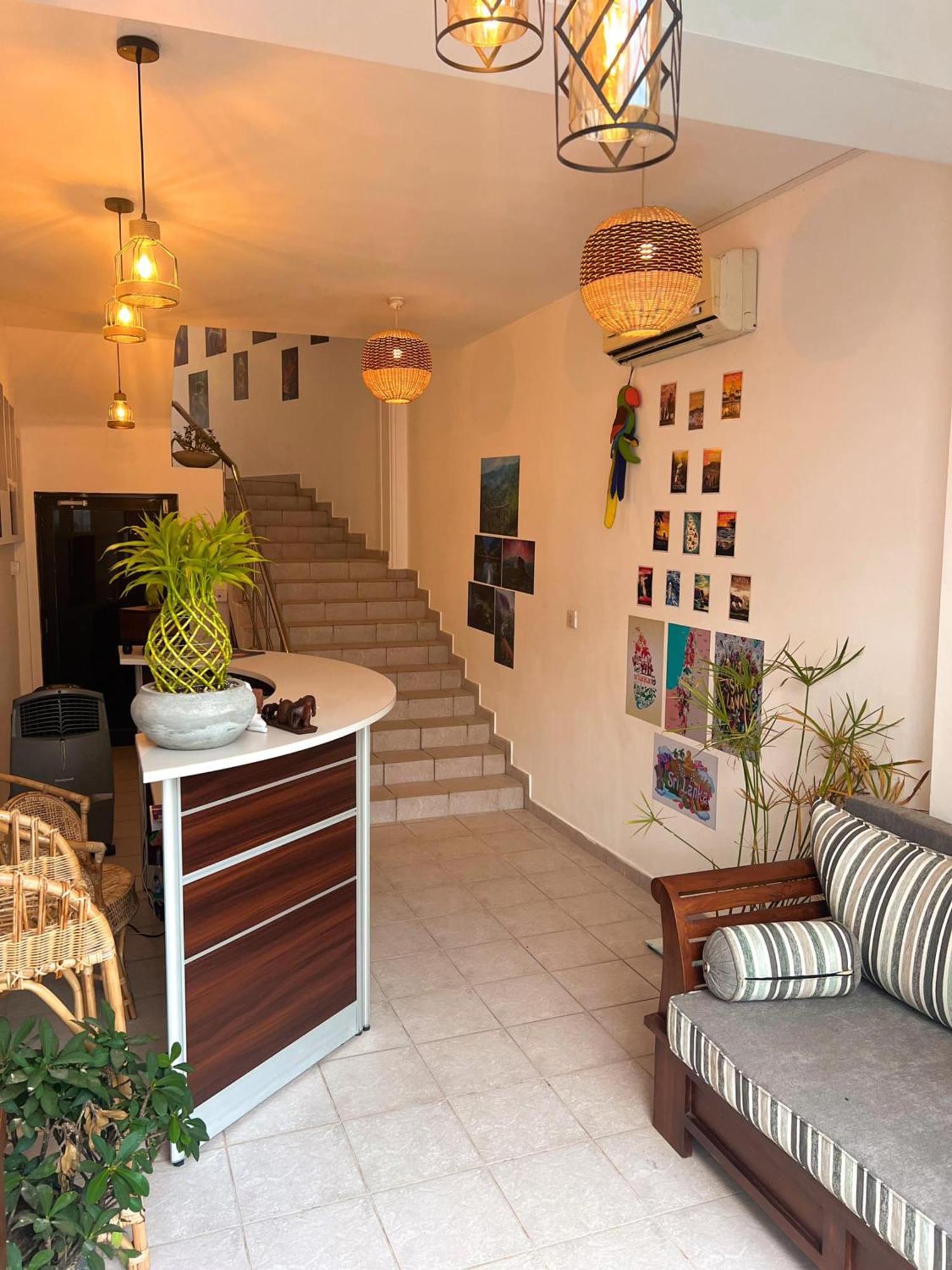 Hummus Hostel Hikkaduwa Exterior photo