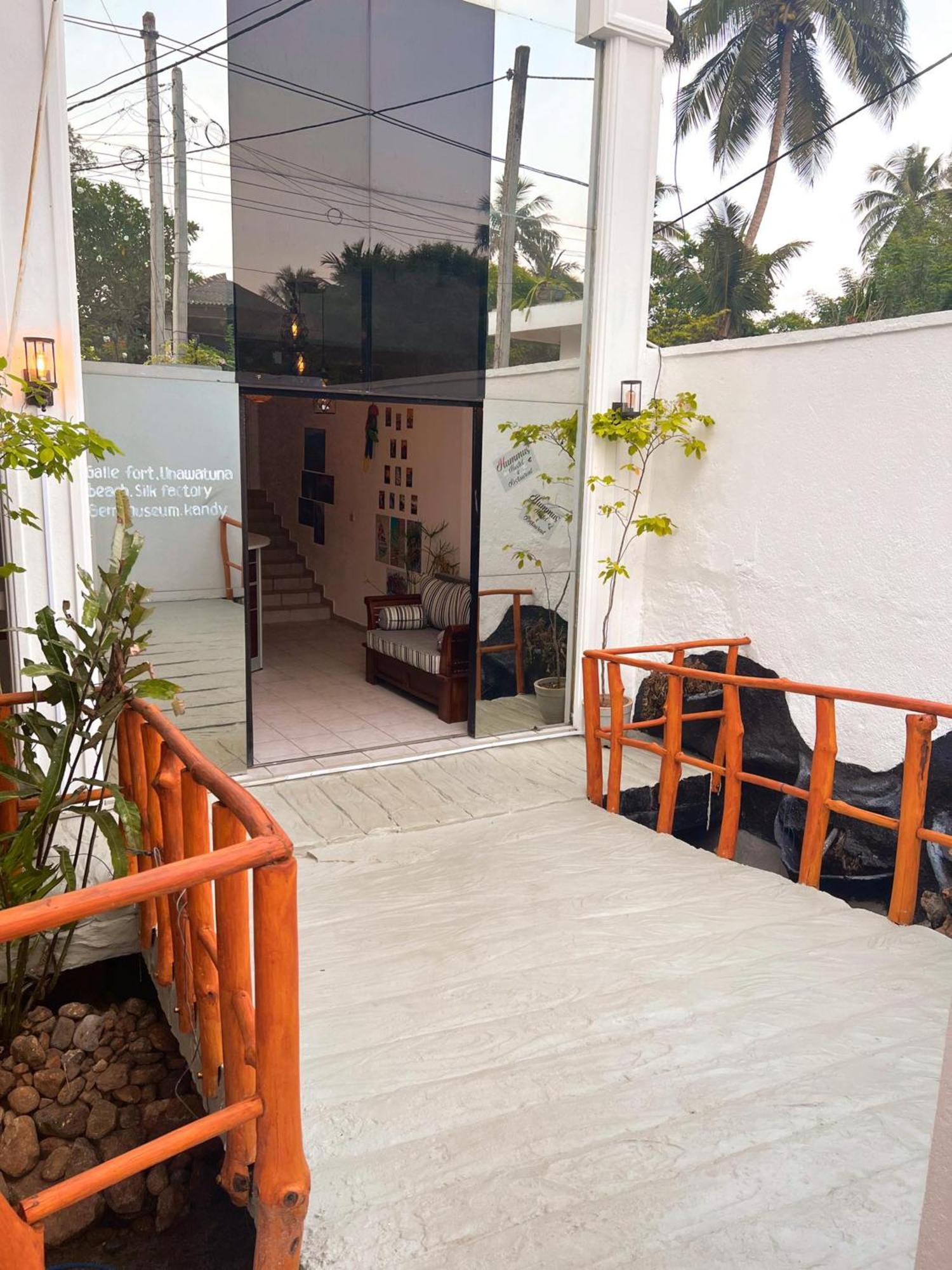 Hummus Hostel Hikkaduwa Exterior photo
