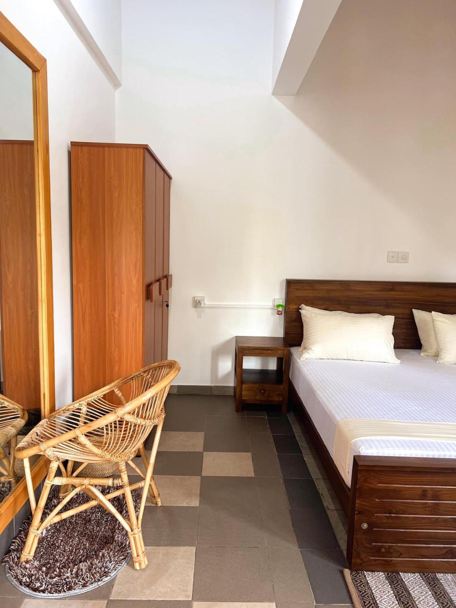 Hummus Hostel Hikkaduwa Exterior photo