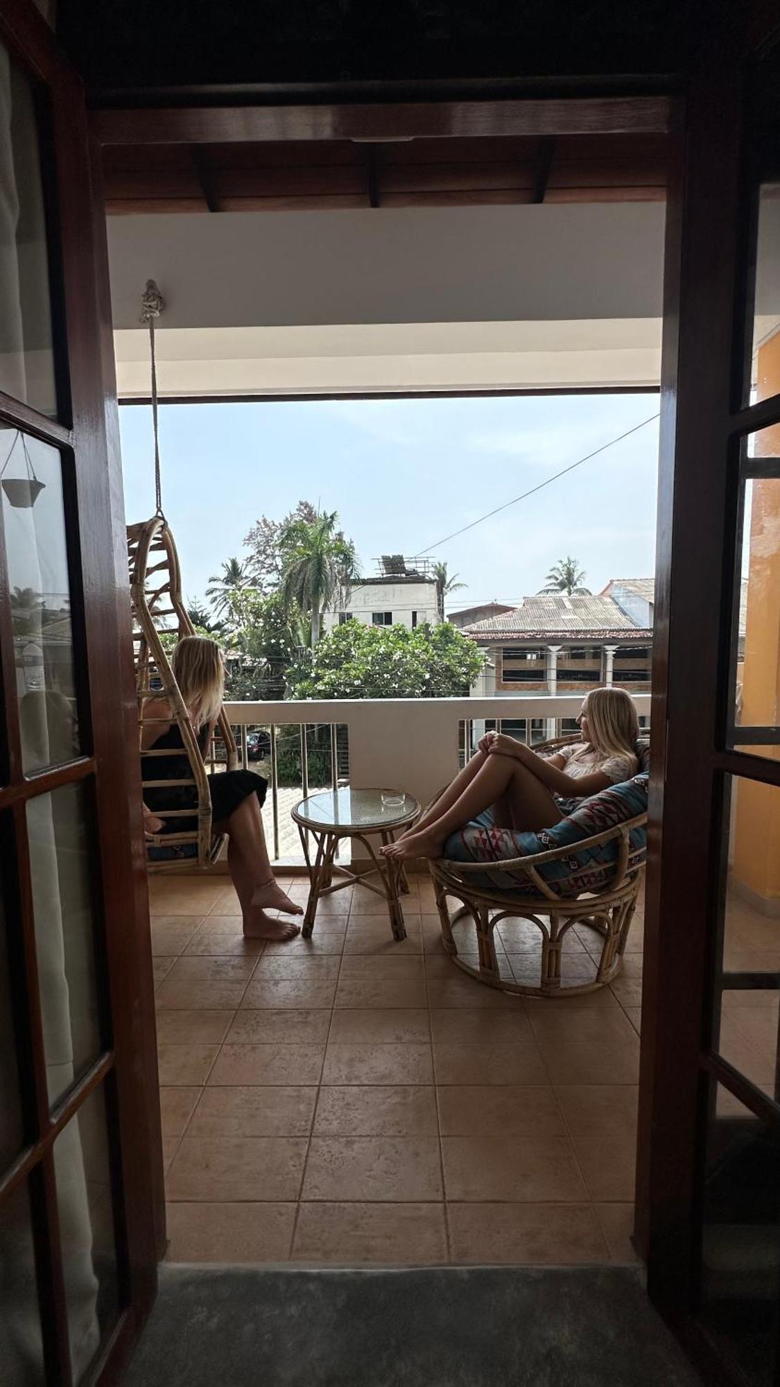 Hummus Hostel Hikkaduwa Exterior photo